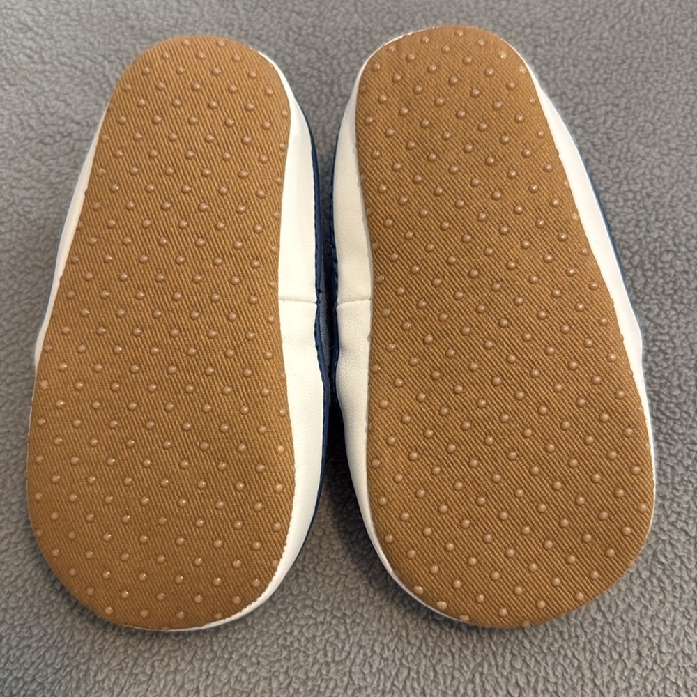Lot of 5 girls shoes from Old Navy 18-24 months.  3 pair are new. - Picture 5 of 14